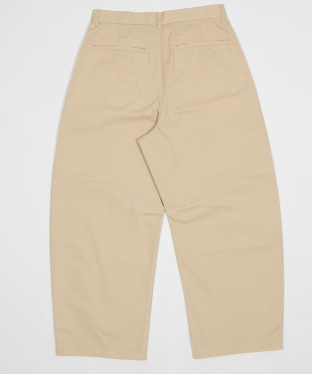 キーチャーム付きチノカーブパンツ