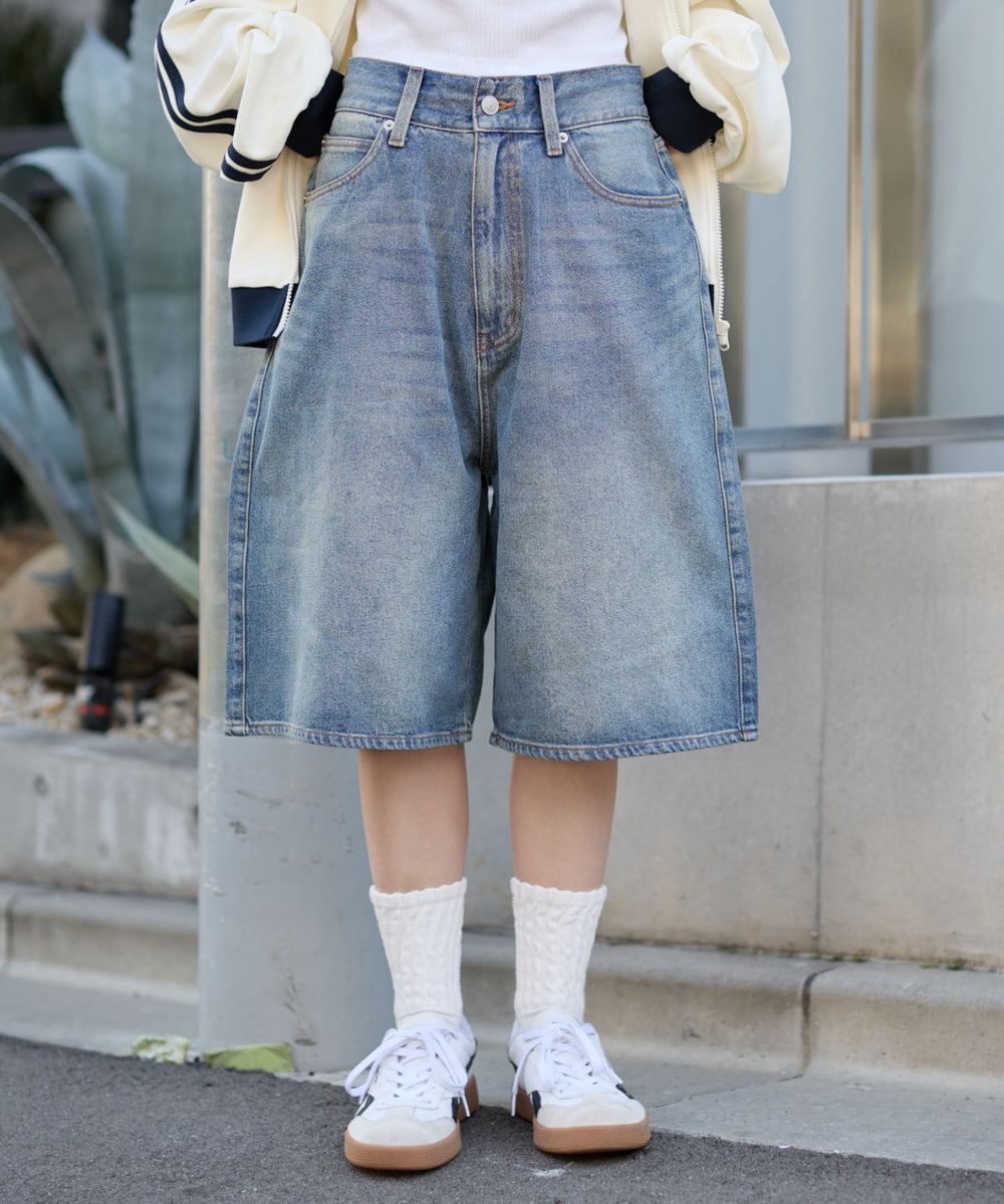 デニム中濃加工 モデル：159cm S着用