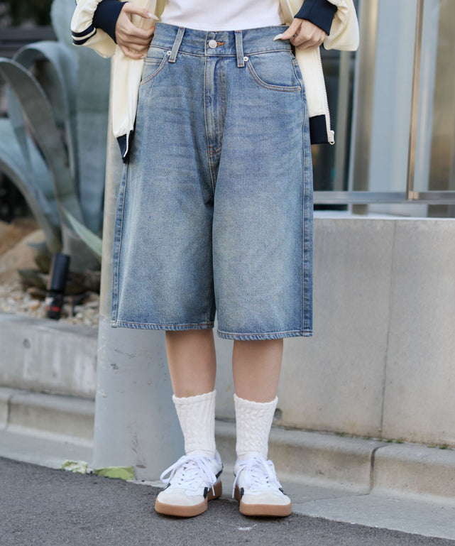 デニム中濃加工 モデル：159cm S着用