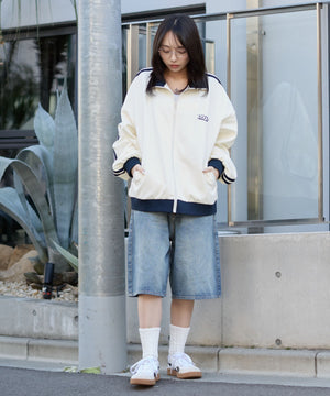 デニム中濃加工 モデル：159cm S着用