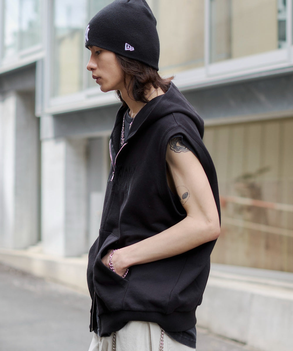 ブラック モデル：182cm L着用