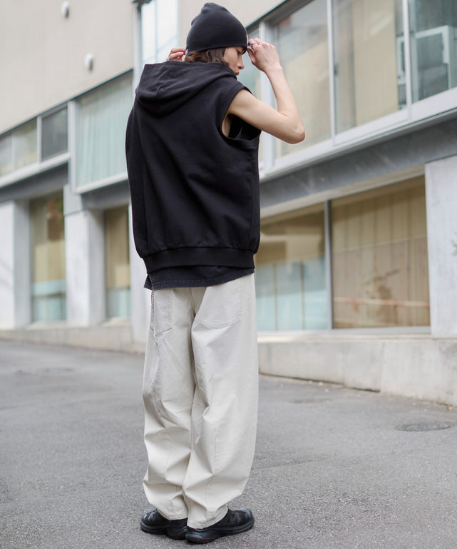 ブラック モデル：182cm L着用