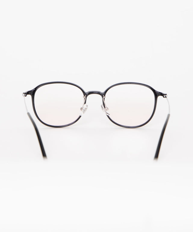 チークアイウェア