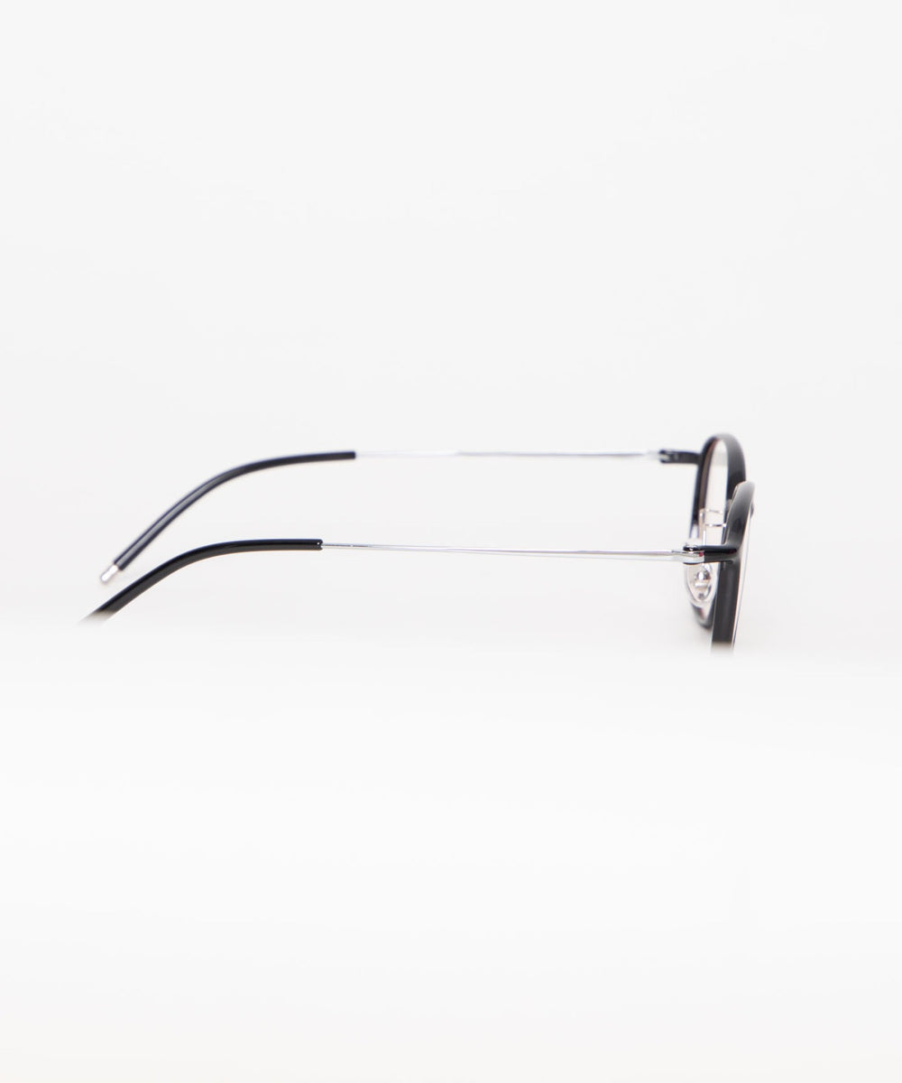 チークアイウェア