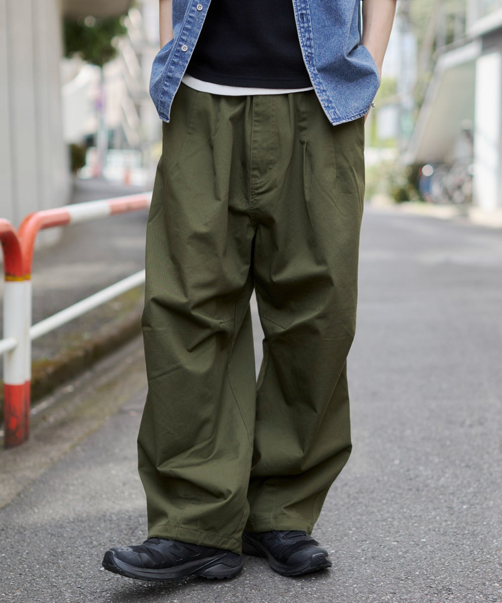 カーキ モデル：182cm L着用