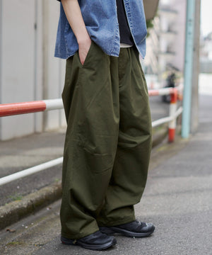 カーキ モデル：182cm L着用