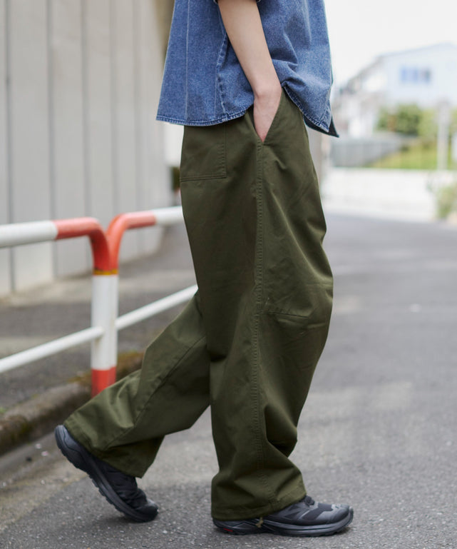 カーキ モデル：182cm L着用