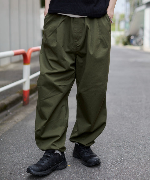 カーキ モデル：182cm L着用