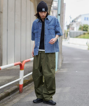 カーキ モデル：182cm L着用