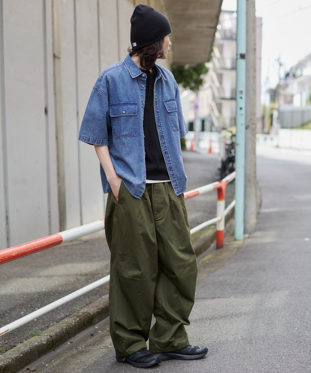 カーキ モデル：182cm L着用