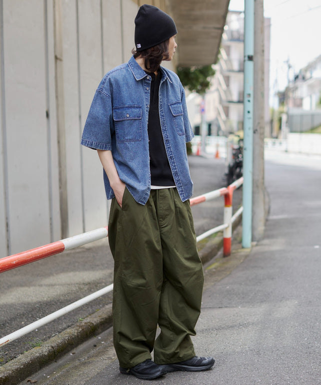 カーキ モデル：182cm L着用