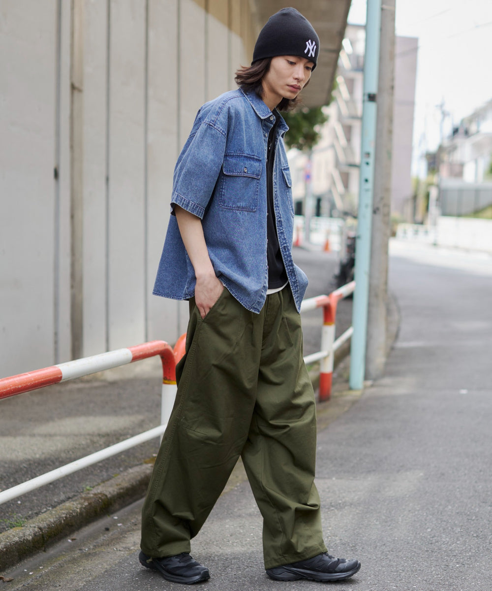 カーキ モデル：182cm L着用