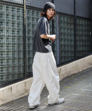 ホワイト モデル：182cm L着用