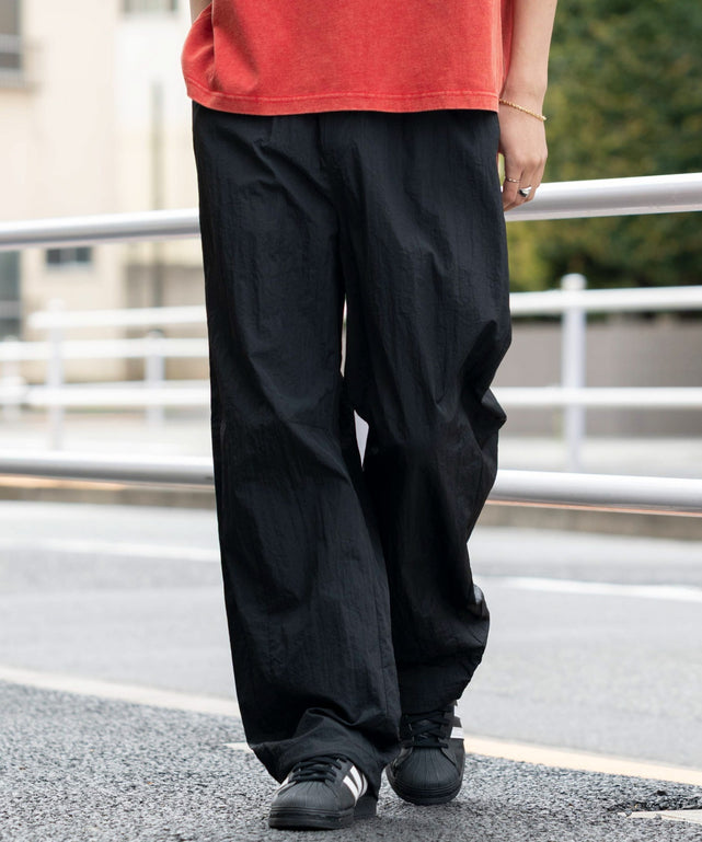 ナイロンイージーパンツ/ブラック モデル：180cm L着用