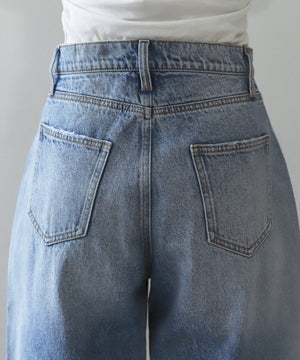 ストレートデニムパンツ