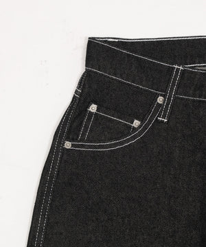 ストレートデニムパンツ