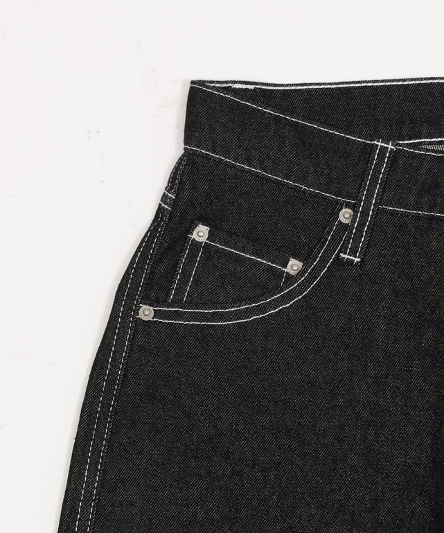 ストレートデニムパンツ