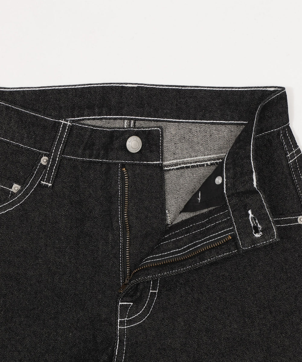 ストレートデニムパンツ