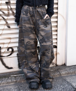 柄１　モデル：159cm M着用