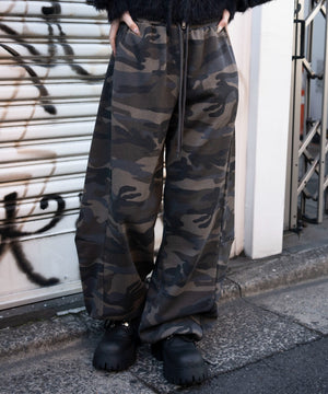 柄１　モデル：159cm M着用