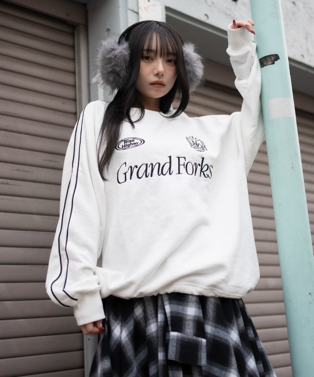 ホワイト　モデル：159cm M着用