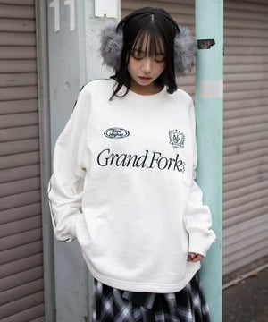 ホワイト　モデル：159cm M着用