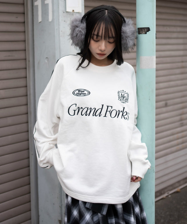 ホワイト　モデル：159cm M着用