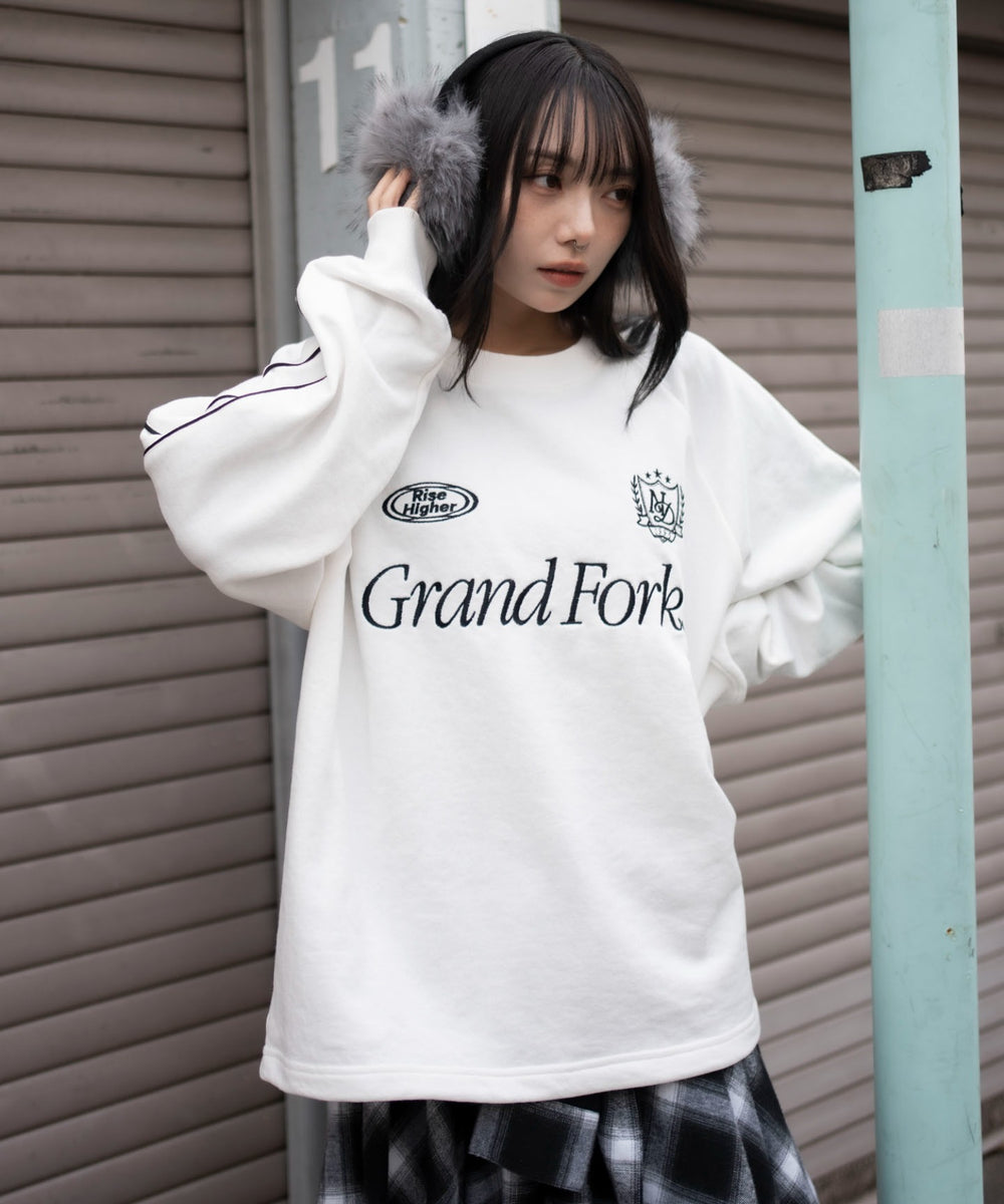 ホワイト　モデル：159cm M着用