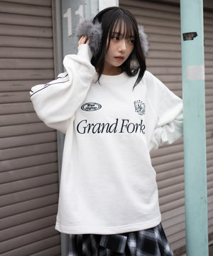 ホワイト　モデル：159cm M着用