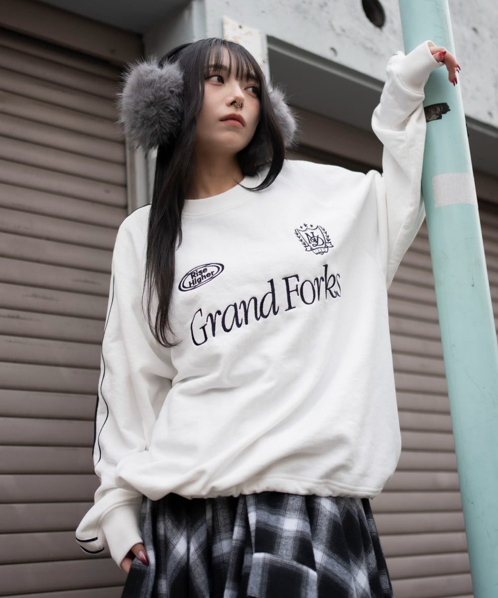 ホワイト　モデル：159cm M着用