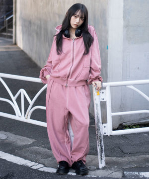 ピンク　モデル：159cm M着用