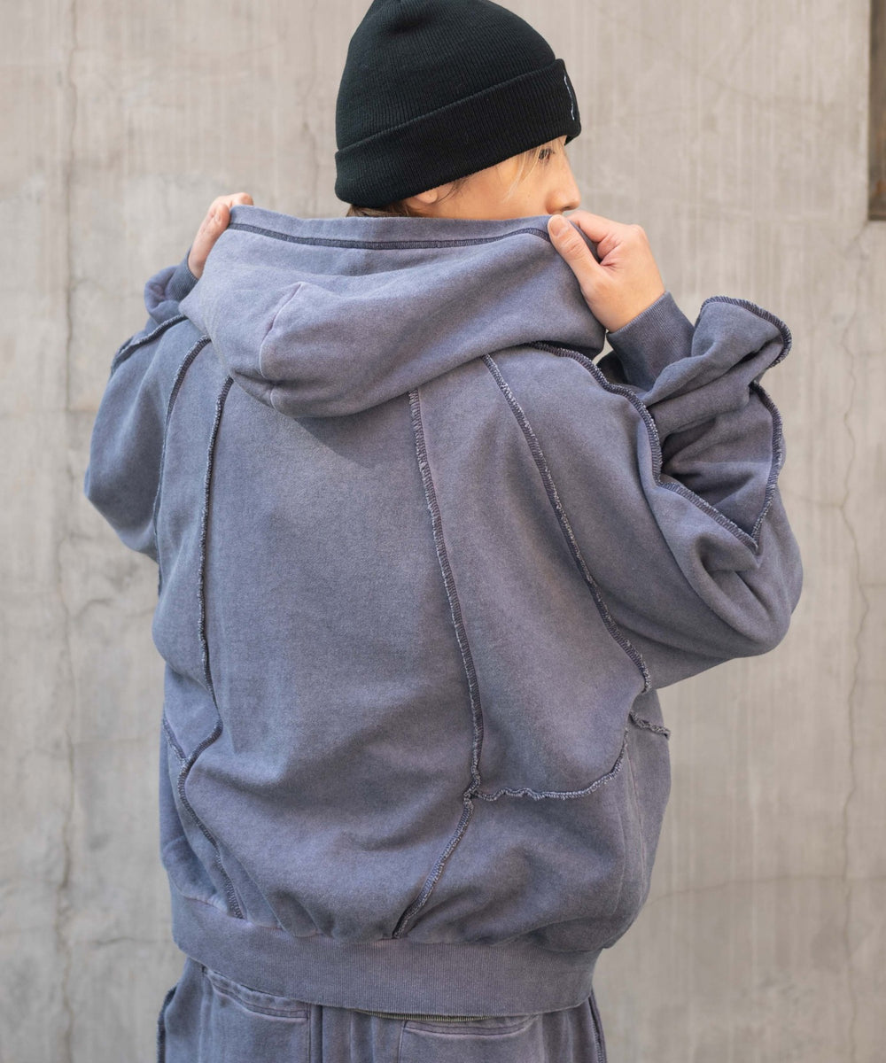 ネイビー モデル：175cm L着用