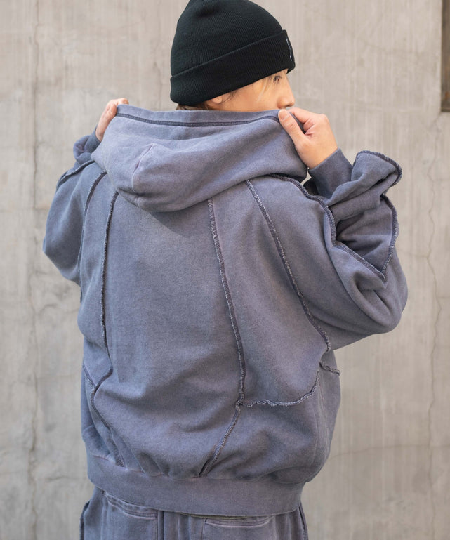 ネイビー モデル：175cm L着用