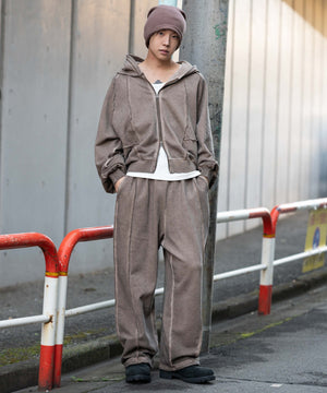 ブラウン モデル：175cm L着用