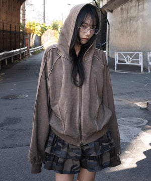 ブラウン　モデル：159cm M着用