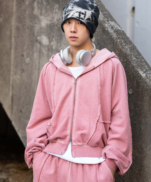 ピンク モデル：175cm L着用