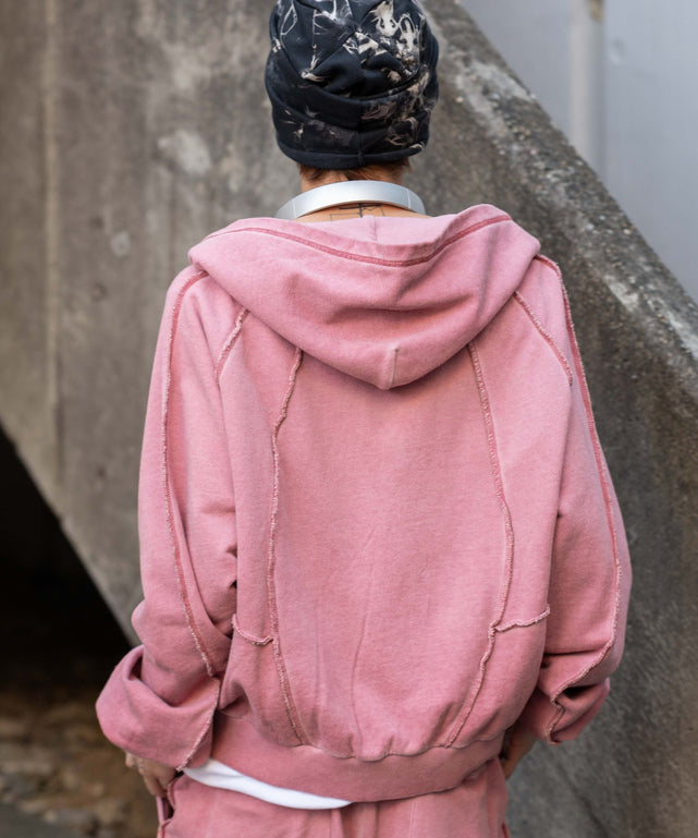 ピンク モデル：175cm L着用