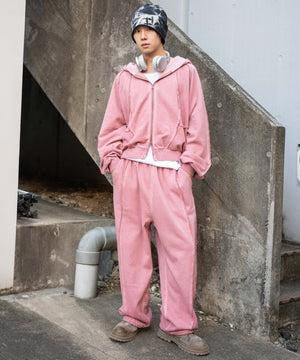 ピンク モデル：175cm L着用