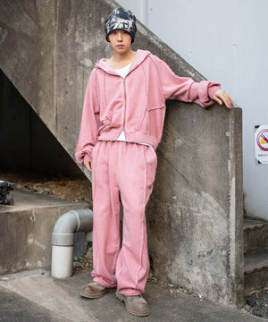 ピンク モデル：175cm L着用