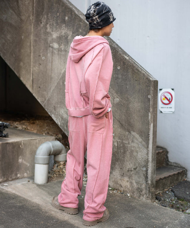 ピンク モデル：175cm L着用