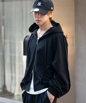 ブラック モデル：175cm L着用