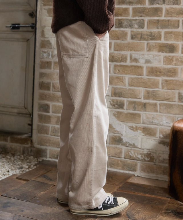 Lベージュ モデル：182cm L着用