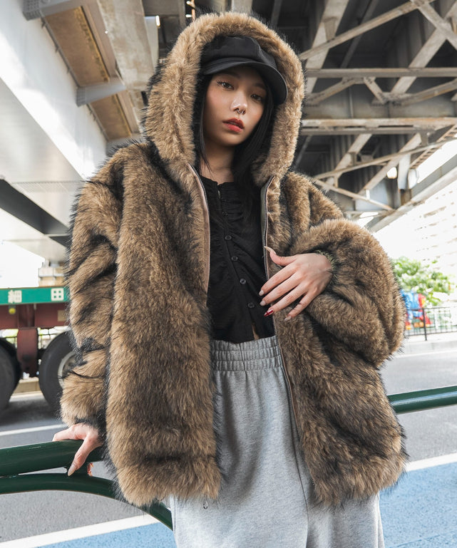 カーキ　モデル：159cm M着用