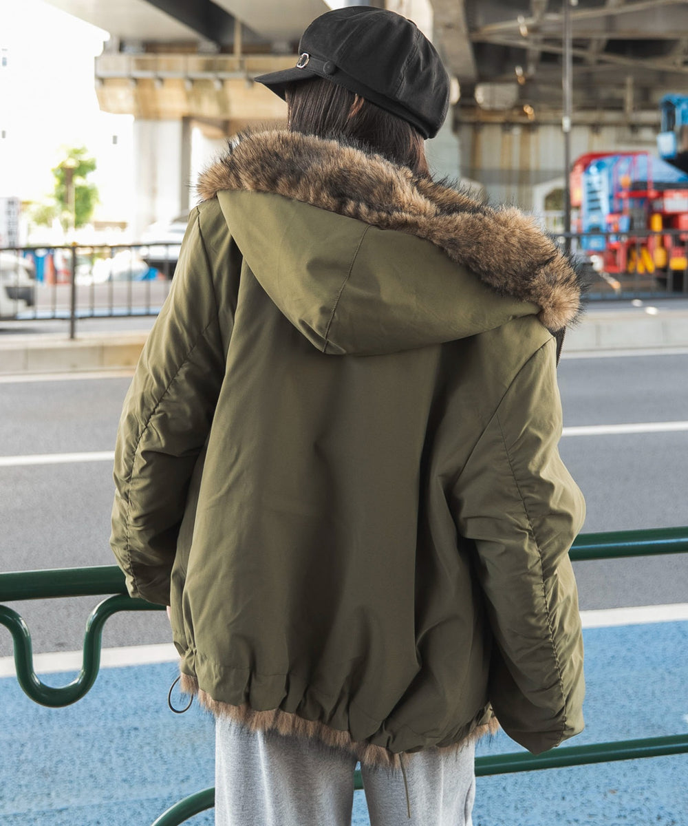 カーキ　モデル：159cm M着用