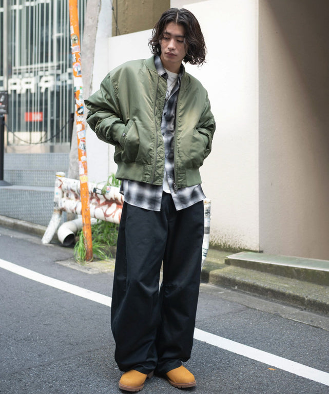 カーキ モデル：182cm L着用