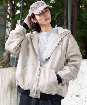 ベージュ モデル：182cm L着用
