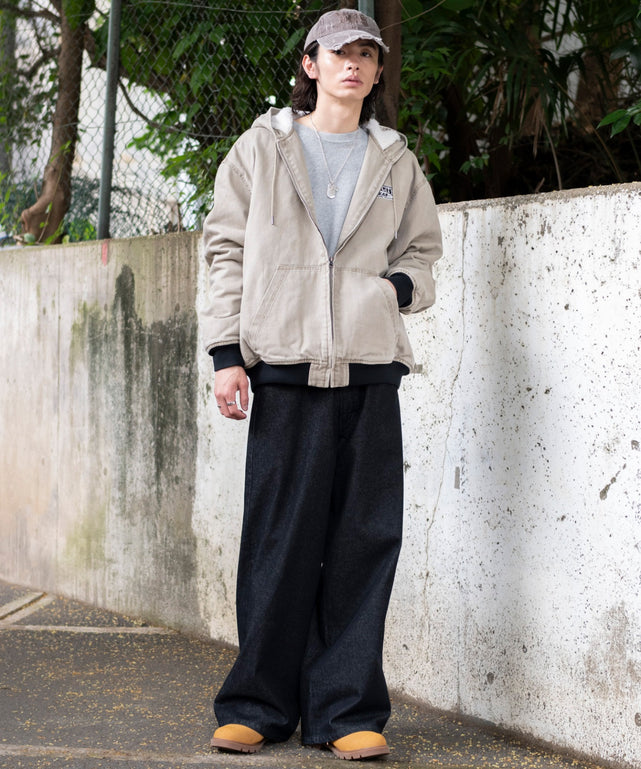 ベージュ モデル：182cm L着用