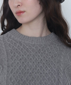 ケーブルニット