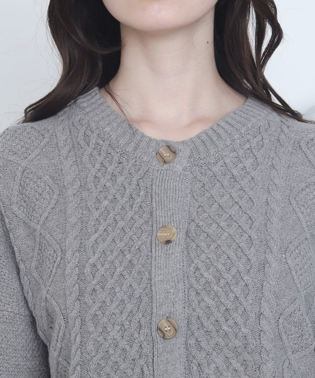 ケーブルニットカーディガン