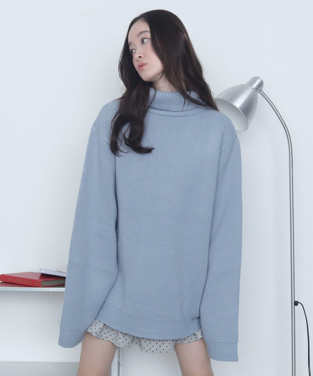 タートルネックオーバーニット/サックス　モデル：163cm F着用